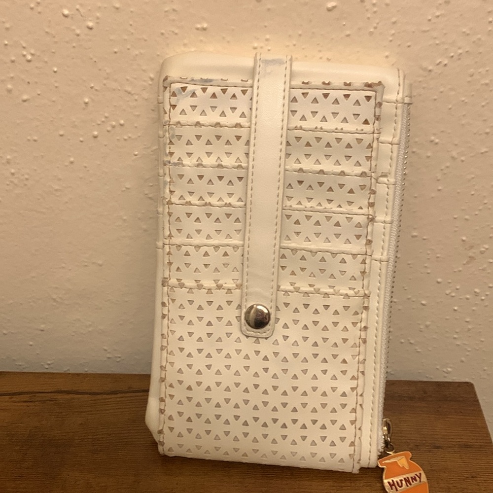 DISNEY WINNIE the POOH WHITE FAUX LEATHER PERFORATED CLUTCH WALLET - Picture 2 of 15